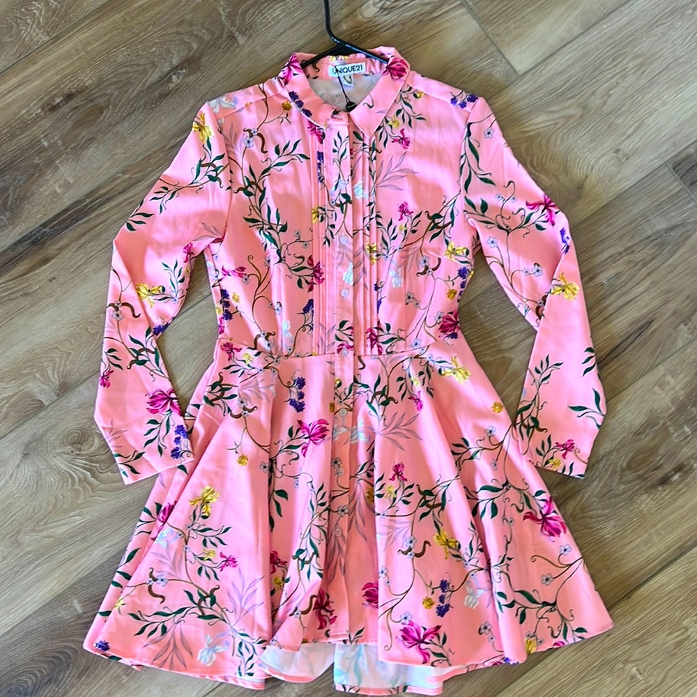 NEVER WORN Floral long sleeve mini. Size 6